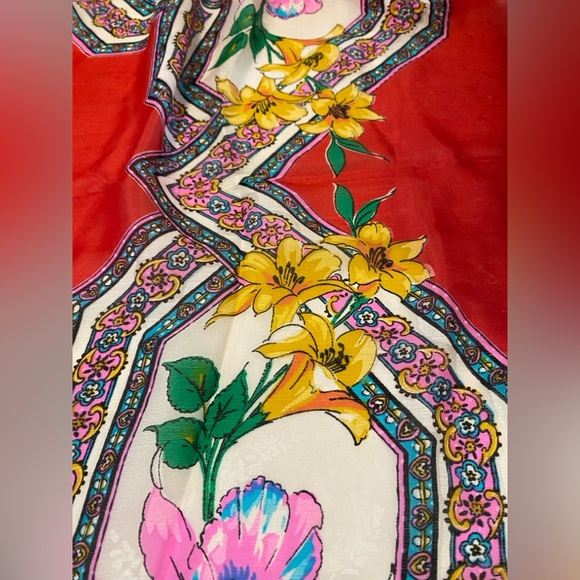 Vintage 100% Silk Hand Rolled Square Scarf USA Lilies Bluebells Iris Design - Picture 5 of 7